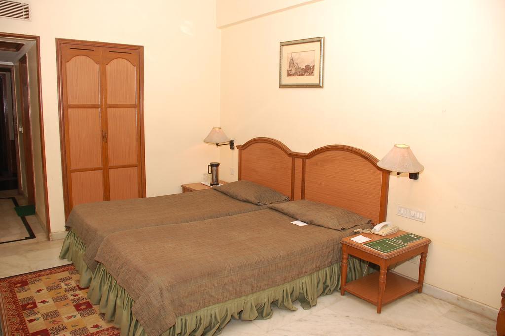 Hotel Royale Midtown Bhuvanesvar Szoba fotó