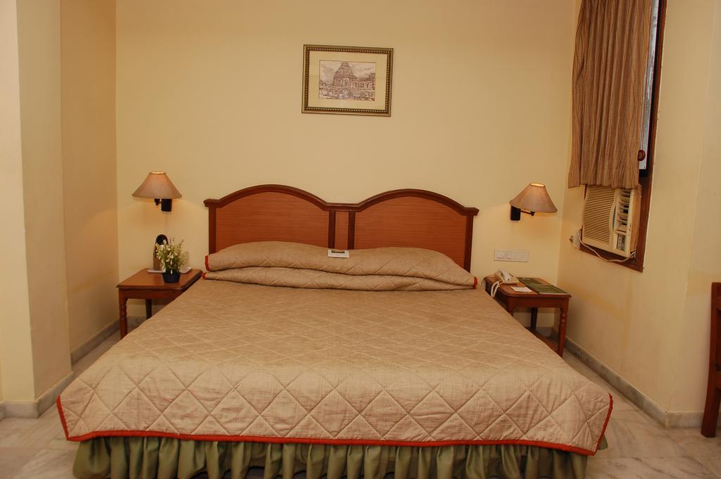 Hotel Royale Midtown Bhuvanesvar Szoba fotó