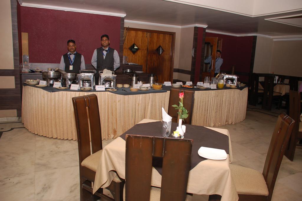 Hotel Royale Midtown Bhuvanesvar Kültér fotó