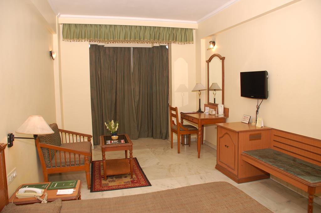 Hotel Royale Midtown Bhuvanesvar Kültér fotó