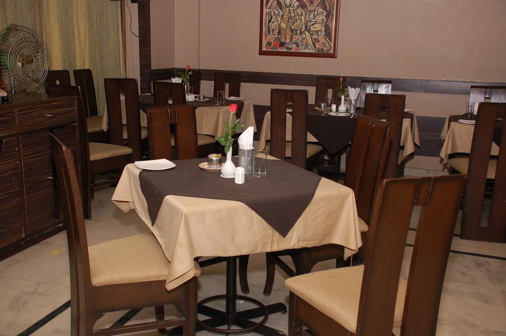 Hotel Royale Midtown Bhuvanesvar Kültér fotó