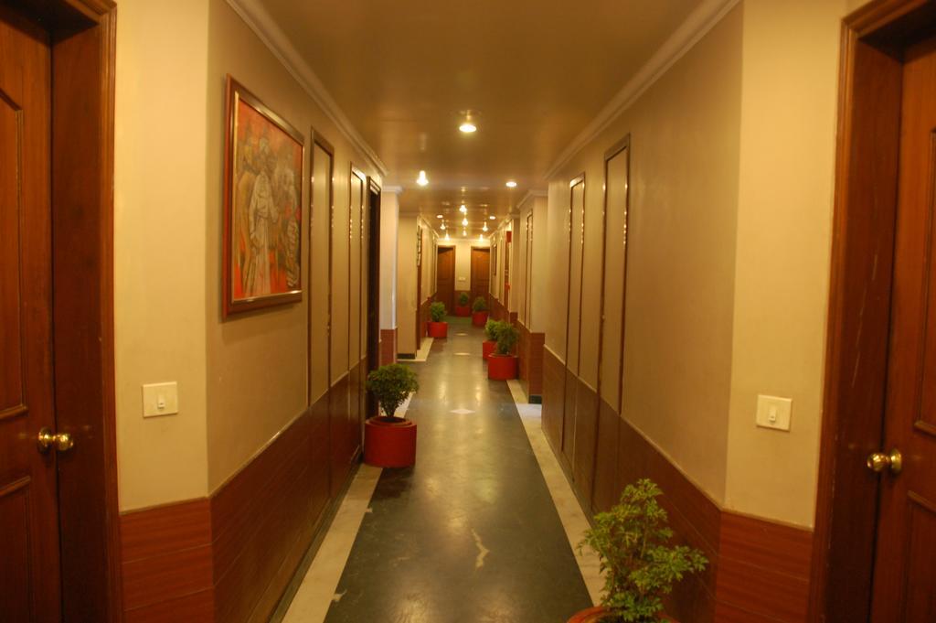 Hotel Royale Midtown Bhuvanesvar Kültér fotó