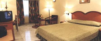 Hotel Royale Midtown Bhuvanesvar Kültér fotó